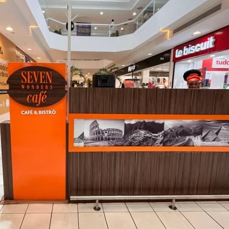Logo da loja seven wonders café